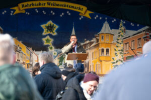 Ortsvorsteher Martin Biedermann eröffnete den 43. Rohrbacher Weihnachtsmarkt.